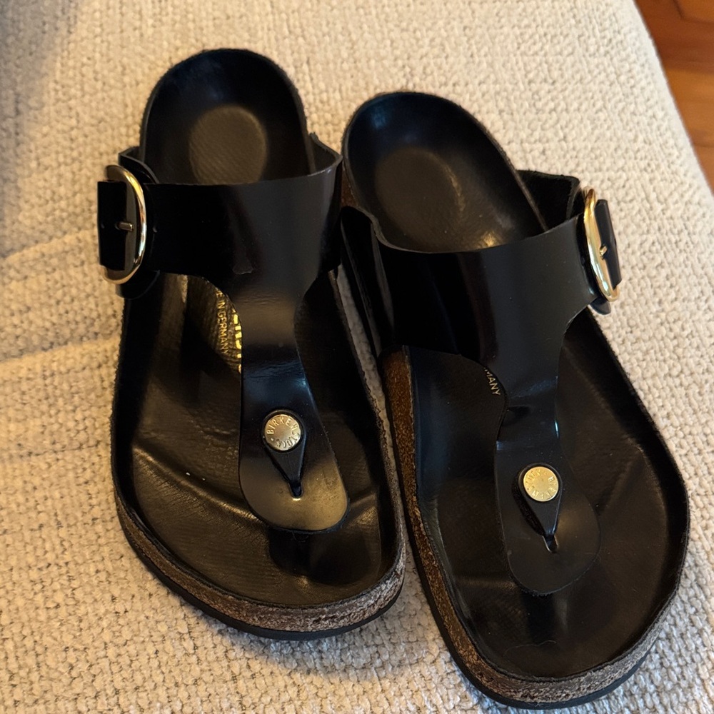 BIG BUCKLE Birkenstock Black Patent Gizeh Sandals with Gold Buckles Size 40